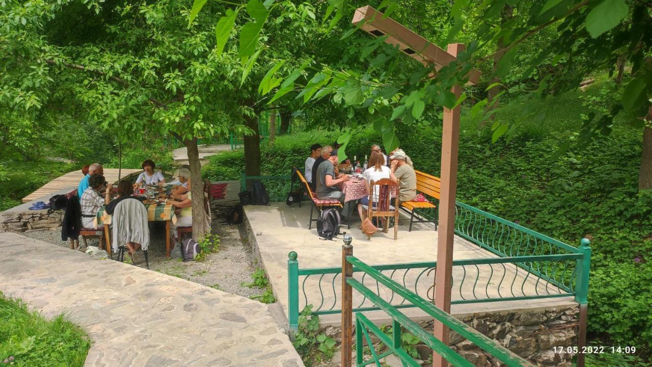 Hayat Guesthouse Nuratau Mountains Yukary-Ukhum Exterior foto