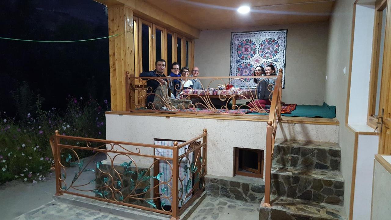 Hayat Guesthouse Nuratau Mountains Yukary-Ukhum Exterior foto