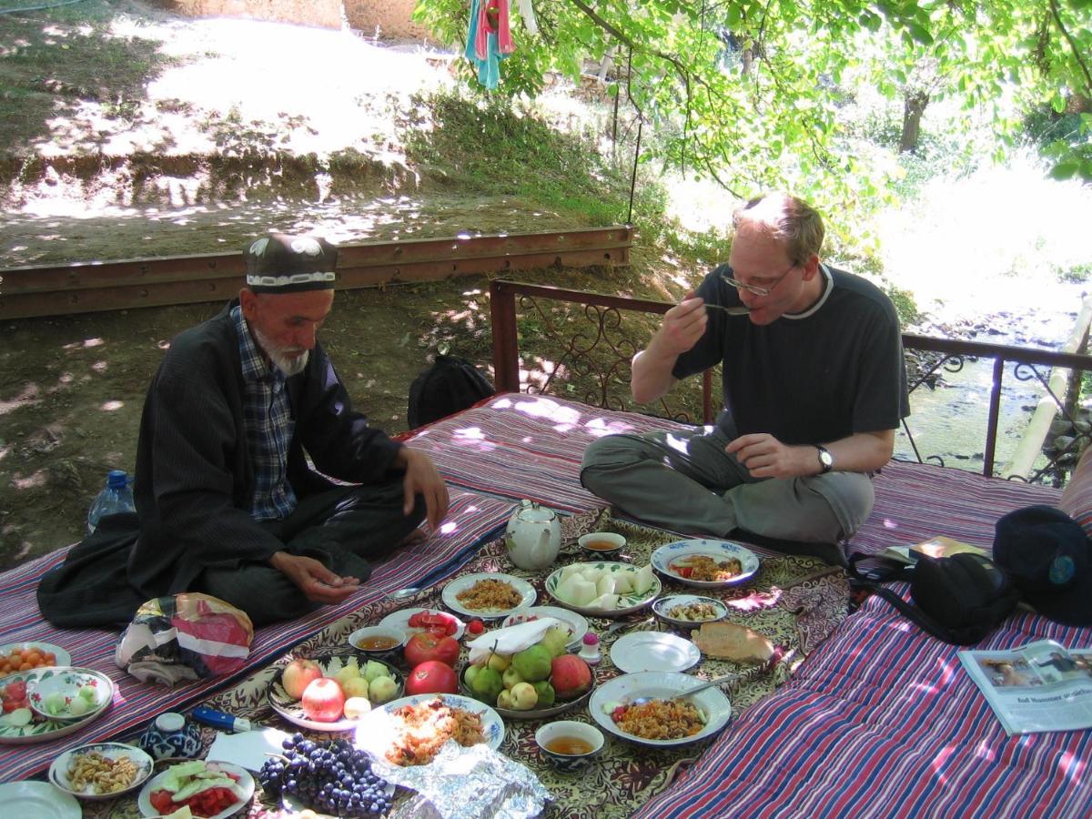 Hayat Guesthouse Nuratau Mountains Yukary-Ukhum Exterior foto